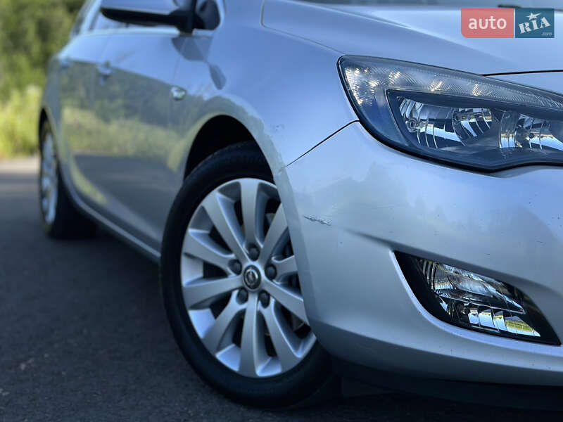 Универсал Opel Astra 2012 в Дрогобыче