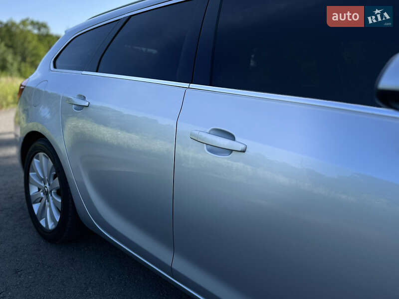 Универсал Opel Astra 2012 в Дрогобыче