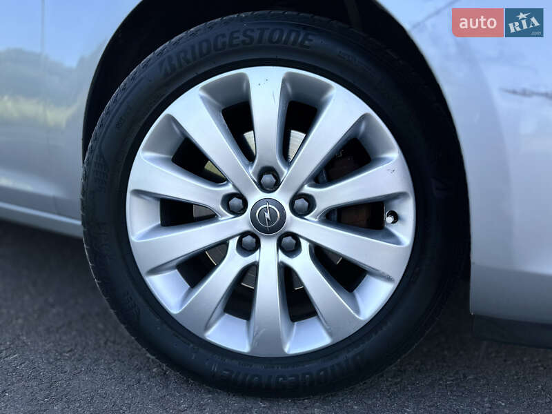 Универсал Opel Astra 2012 в Дрогобыче