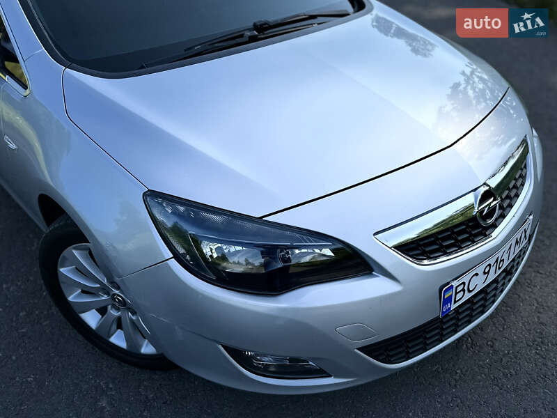 Универсал Opel Astra 2012 в Дрогобыче