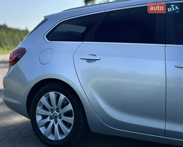 Универсал Opel Astra 2012 в Дрогобыче