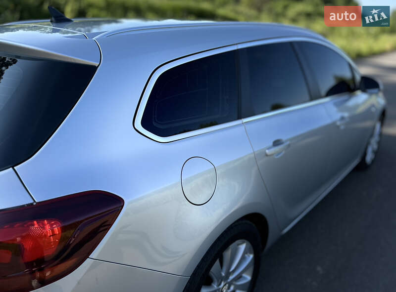 Универсал Opel Astra 2012 в Дрогобыче