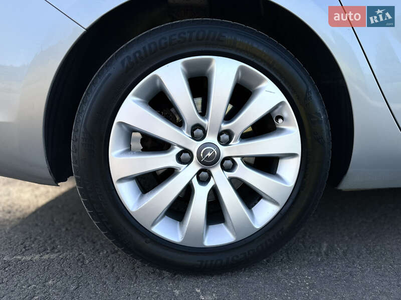 Универсал Opel Astra 2012 в Дрогобыче