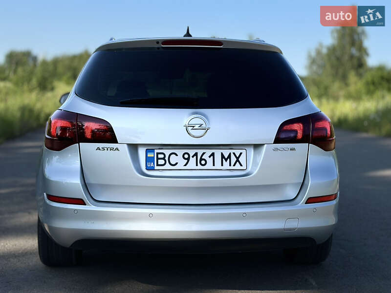 Универсал Opel Astra 2012 в Дрогобыче