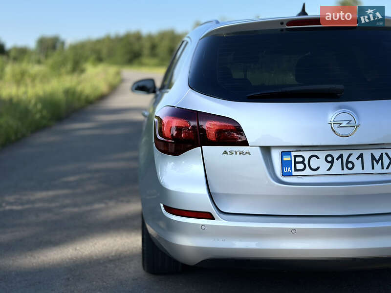 Универсал Opel Astra 2012 в Дрогобыче