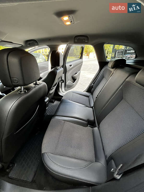 Универсал Opel Astra 2012 в Дрогобыче