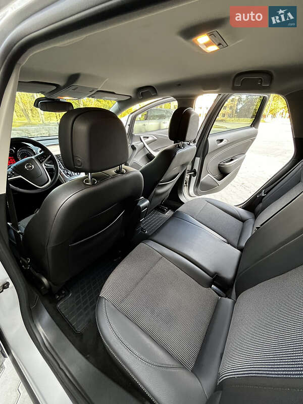 Универсал Opel Astra 2012 в Дрогобыче