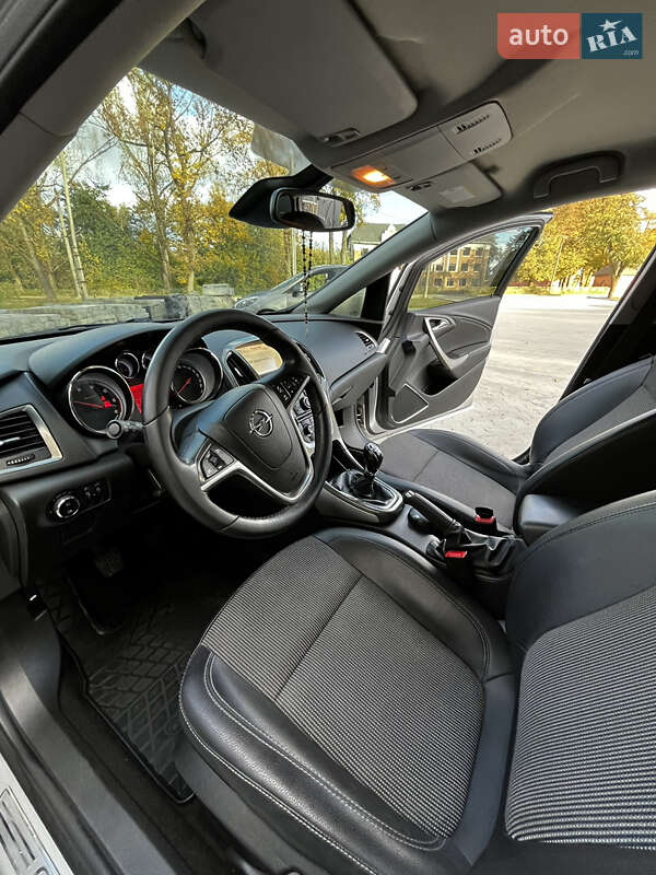 Универсал Opel Astra 2012 в Дрогобыче