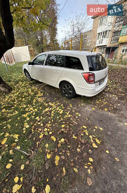 Универсал Opel Astra 2010 в Коростене