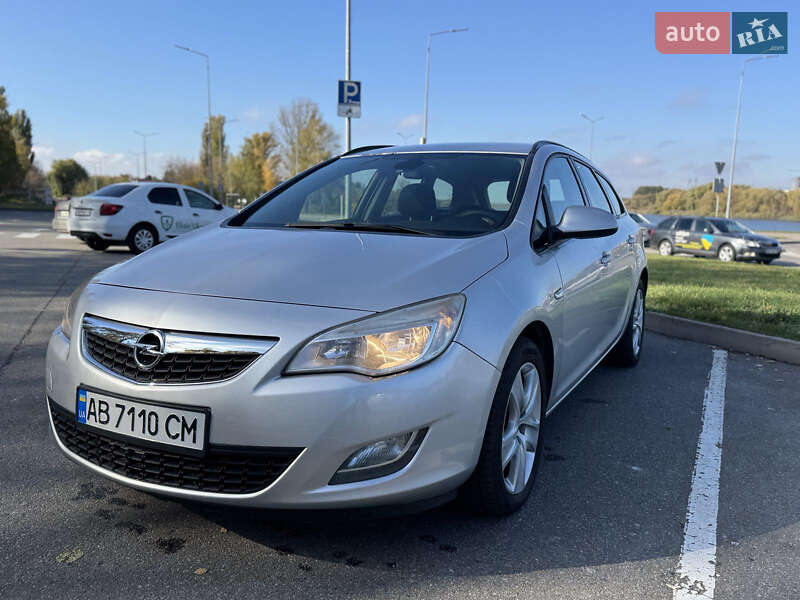 Универсал Opel Astra 2011 в Виннице