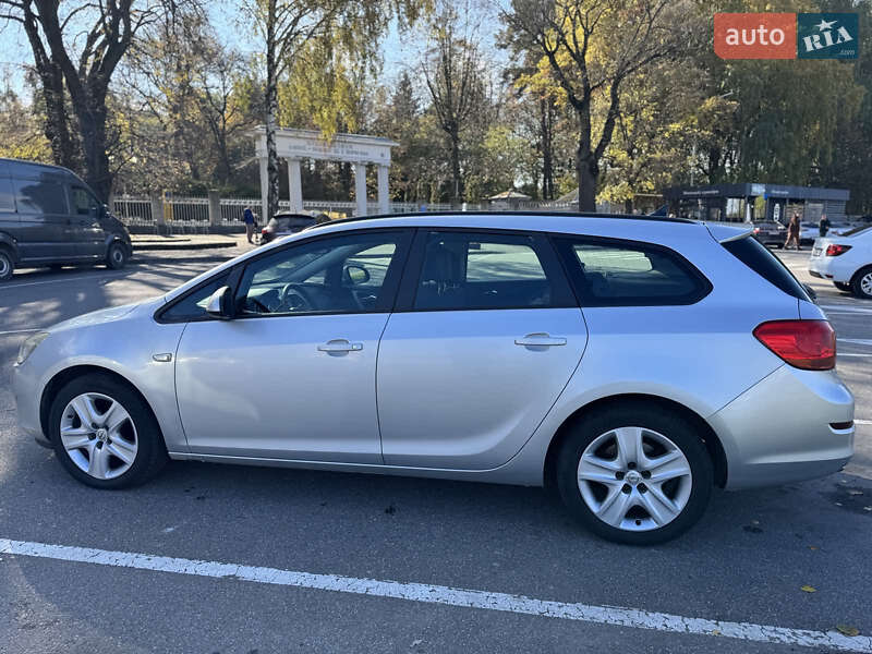 Универсал Opel Astra 2011 в Виннице