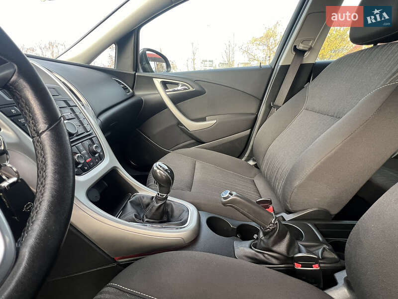 Хэтчбек Opel Astra 2011 в Хороле фото 45 Хэтчбек Opel Astra 2011 в Хороле