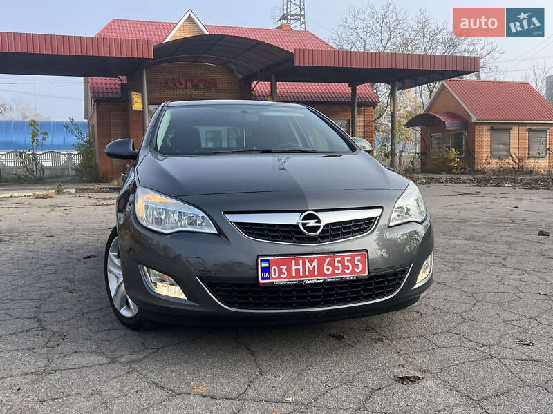 Хэтчбек Opel Astra 2011 в Хороле фото 48 Хэтчбек Opel Astra 2011 в Хороле