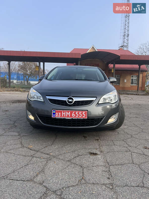 Хэтчбек Opel Astra 2011 в Хороле фото 59 Хэтчбек Opel Astra 2011 в Хороле