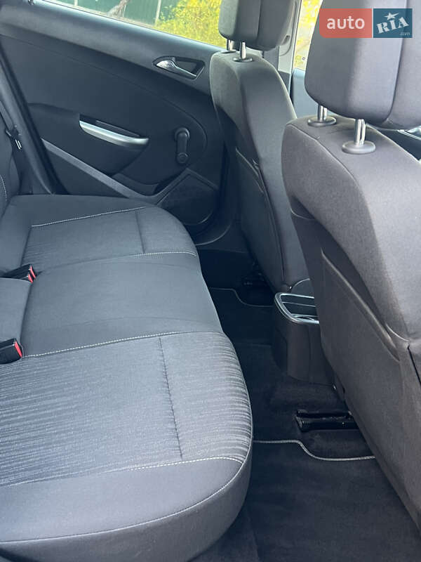 Хэтчбек Opel Astra 2011 в Хороле фото 123 Хэтчбек Opel Astra 2011 в Хороле