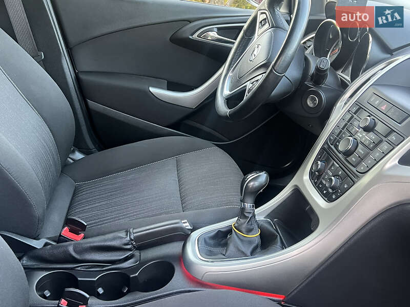 Хэтчбек Opel Astra 2011 в Хороле фото 128 Хэтчбек Opel Astra 2011 в Хороле