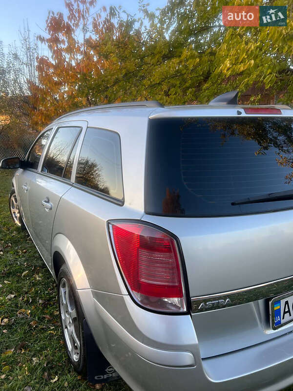 Универсал Opel Astra 2005 в Луцке