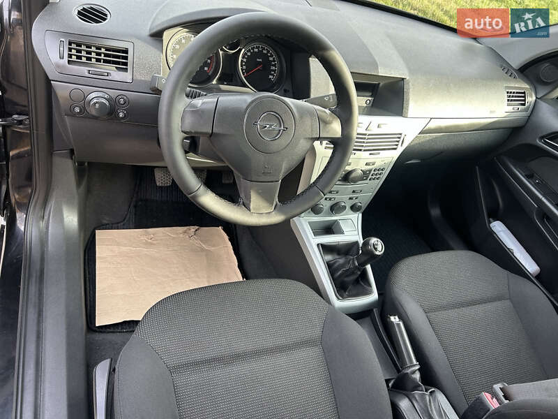 Хэтчбек Opel Astra 2009 в Нововолынске