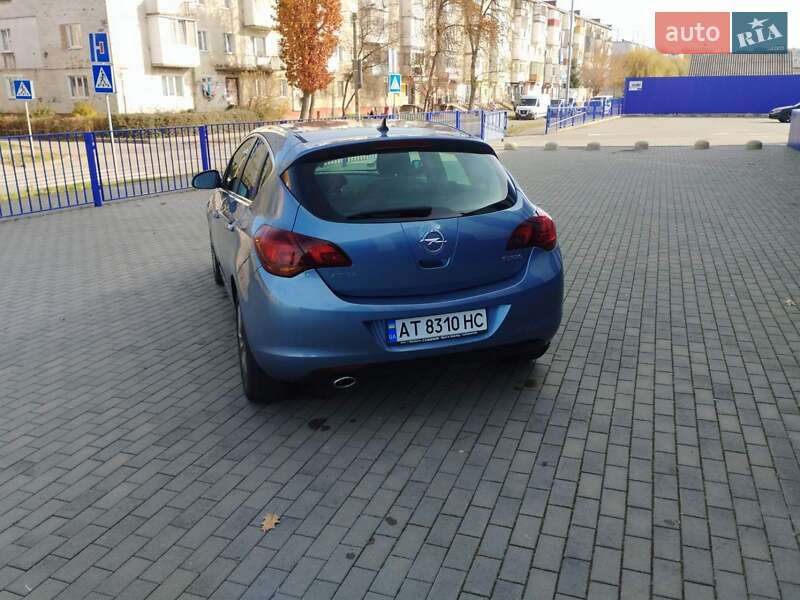 Хэтчбек Opel Astra 2010 в Калуше