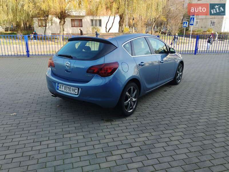 Хэтчбек Opel Astra 2010 в Калуше