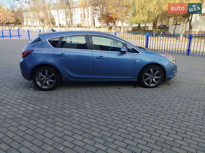 Хэтчбек Opel Astra 2010 в Калуше