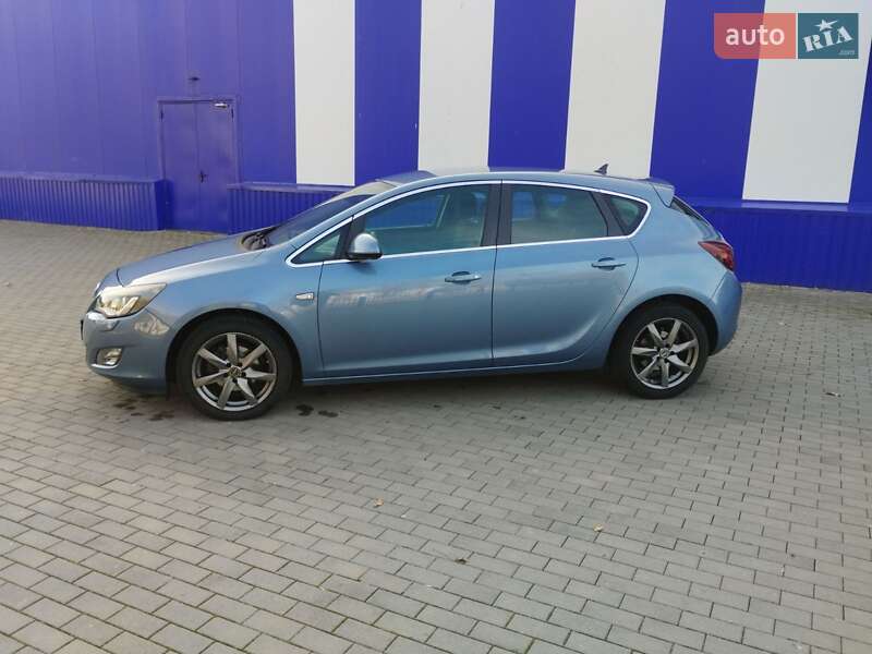 Хэтчбек Opel Astra 2010 в Калуше
