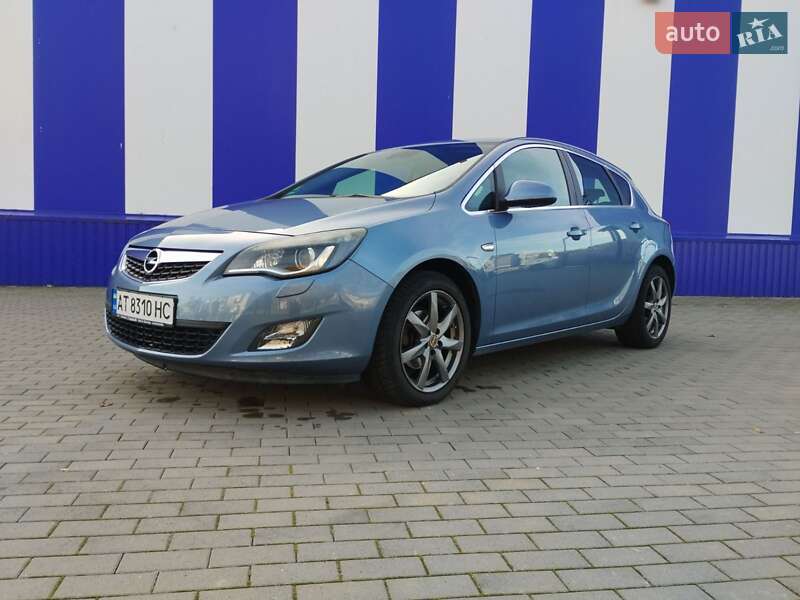 Хэтчбек Opel Astra 2010 в Калуше