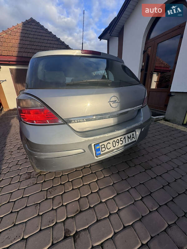 Хетчбек Opel Astra 2009 в Городку