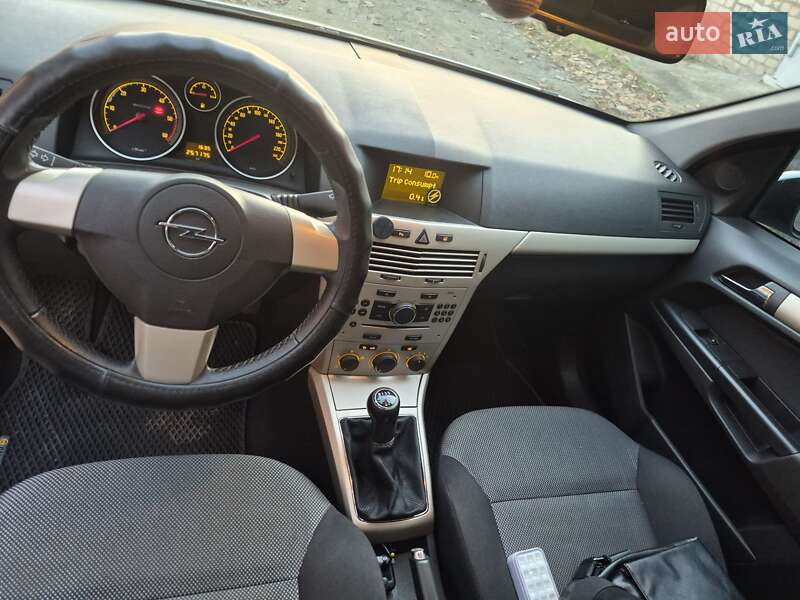Хэтчбек Opel Astra 2008 в Кривом Роге фото 10 Хэтчбек Opel Astra 2008 в Кривом Роге