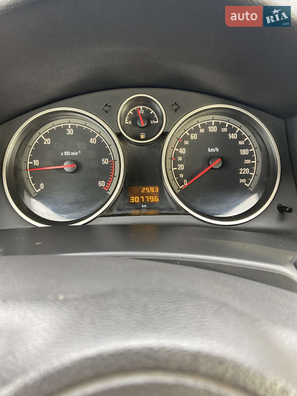 Универсал Opel Astra 2006 в Луцке