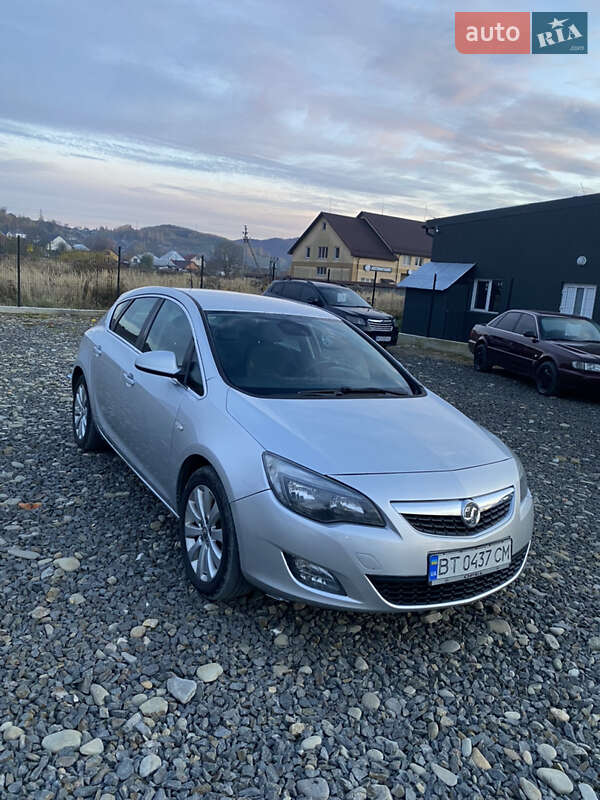 Хэтчбек Opel Astra 2011 в Иршаве фото 2 Хэтчбек Opel Astra 2011 в Иршаве