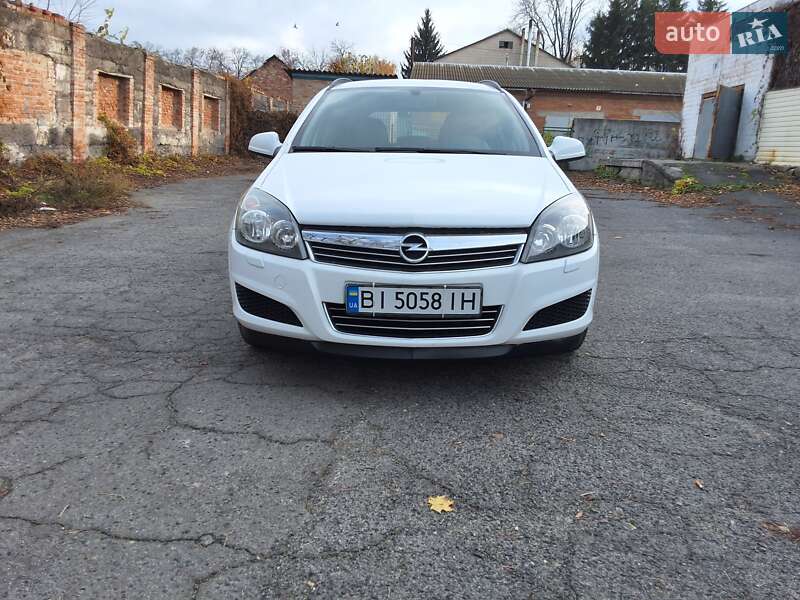 Универсал Opel Astra 2011 в Хороле фото 2 Универсал Opel Astra 2011 в Хороле