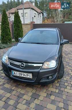 Универсал Opel Astra 2010 в Обухове