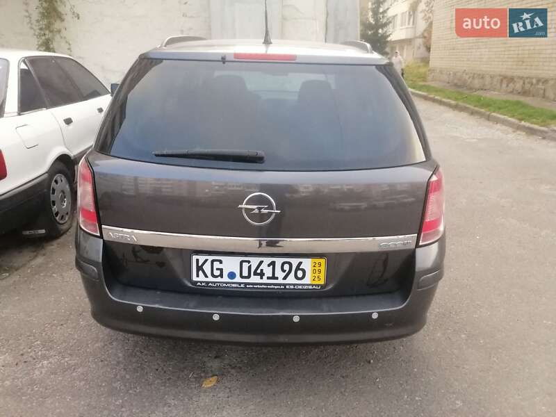Універсал Opel Astra 2010 в Тернополі