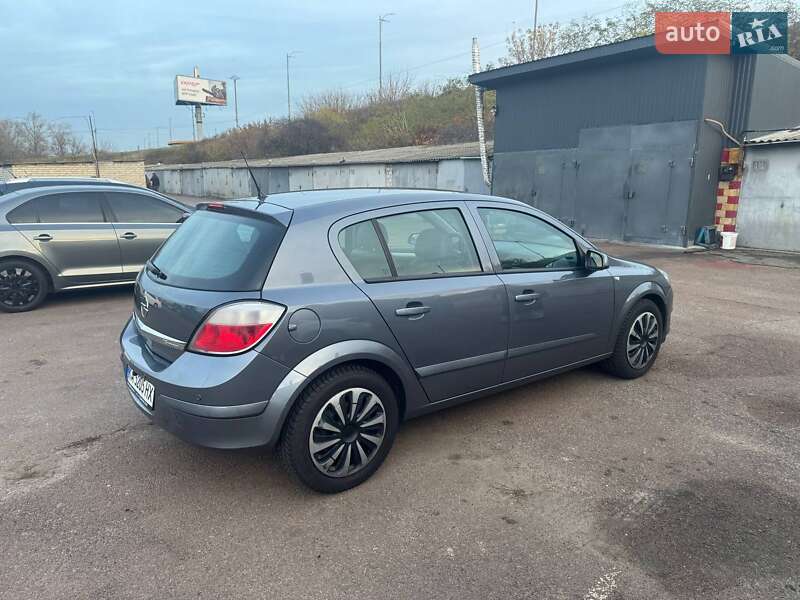Хэтчбек Opel Astra 2006 в Киеве