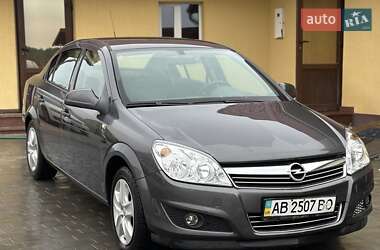 Седан Opel Astra 2012 в Виннице