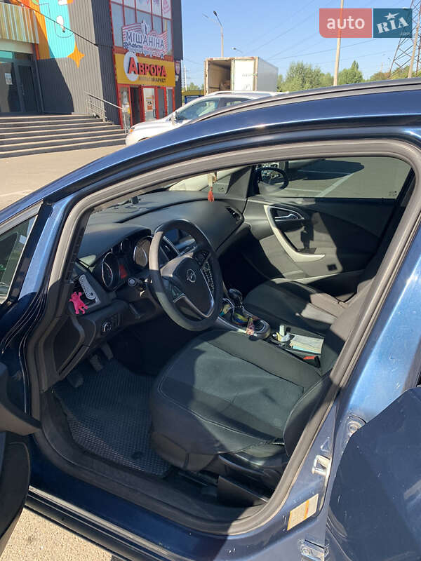 Універсал Opel Astra 2011 в Києві