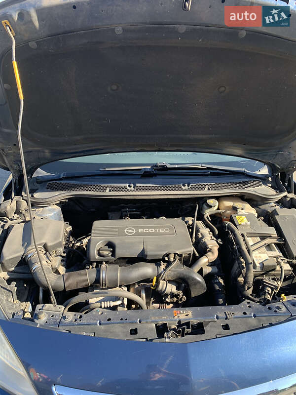 Універсал Opel Astra 2011 в Києві