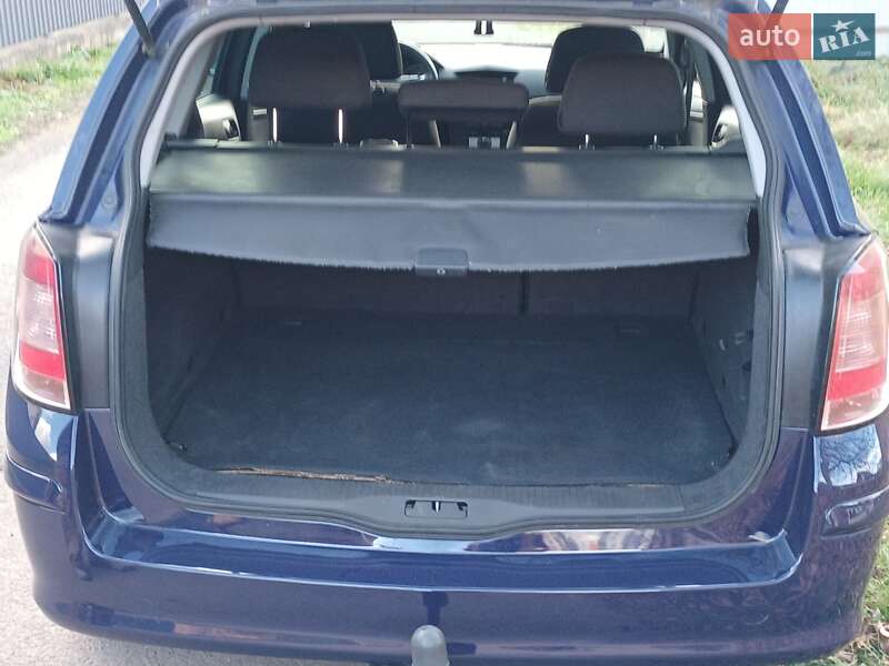 Універсал Opel Astra 2010 в Івано-Франківську