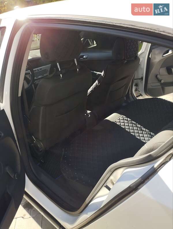 Хэтчбек Opel Astra 2013 в Одессе фото 11 Хэтчбек Opel Astra 2013 в Одессе