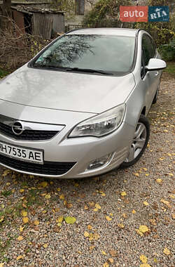 Універсал Opel Astra 2011 в Одесі