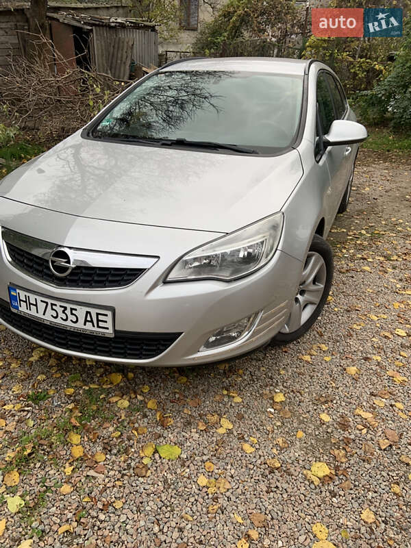 Opel Astra 2011 Opel Astra 2011