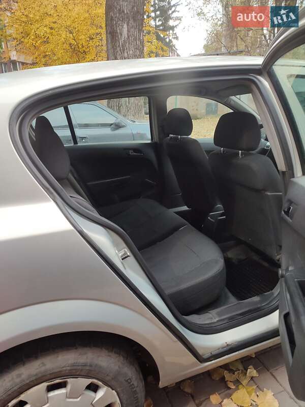 Хэтчбек Opel Astra 2004 в Кривом Роге фото 8 Хэтчбек Opel Astra 2004 в Кривом Роге