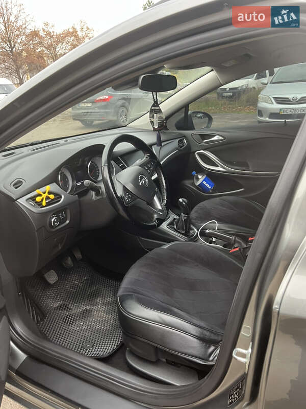 Универсал Opel Astra 2017 в Львове