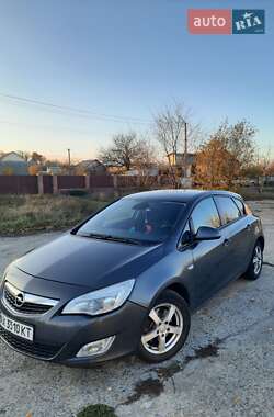 Хэтчбек Opel Astra 2011 в Лозовой