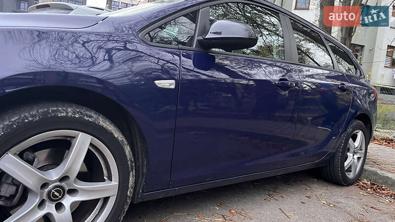 Универсал Opel Astra 2012 в Ивано-Франковске