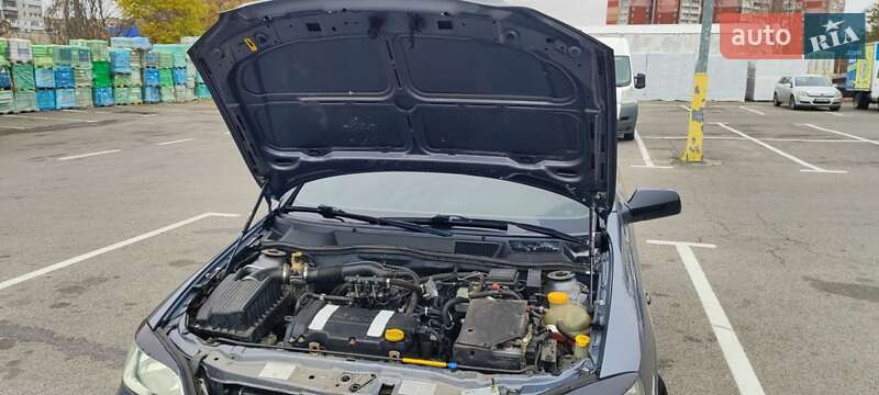 Седан Opel Astra 2006 в Днепре