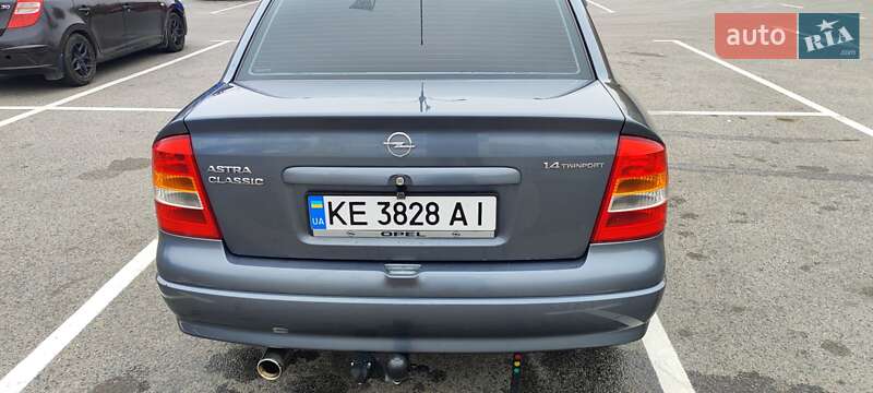 Седан Opel Astra 2006 в Днепре