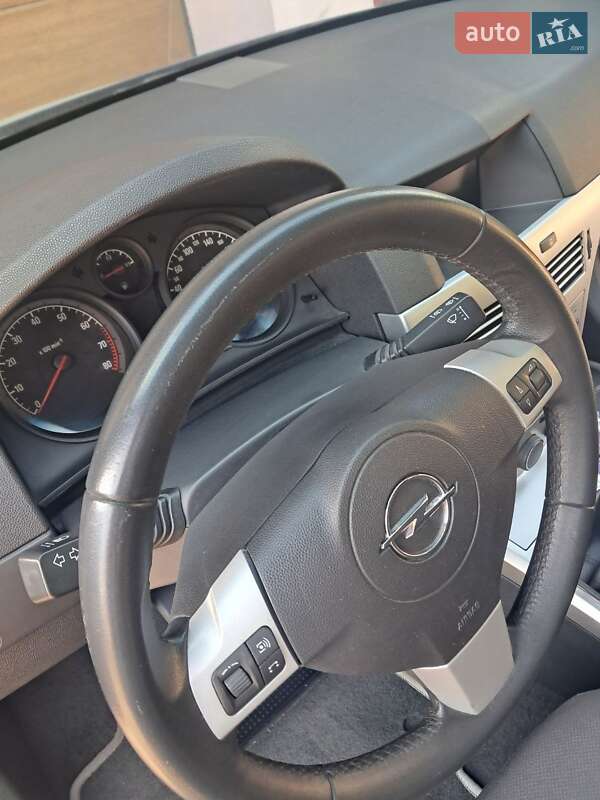 Хетчбек Opel Astra 2011 в Луцьку