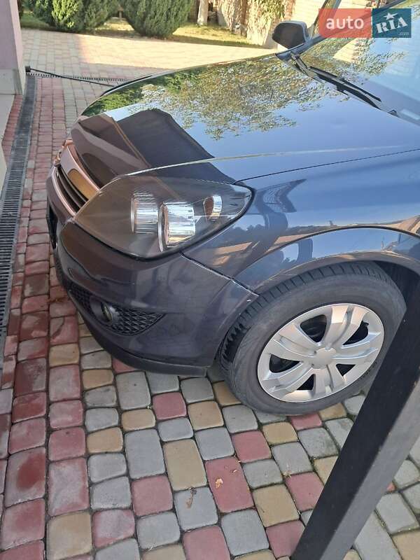 Хетчбек Opel Astra 2011 в Луцьку